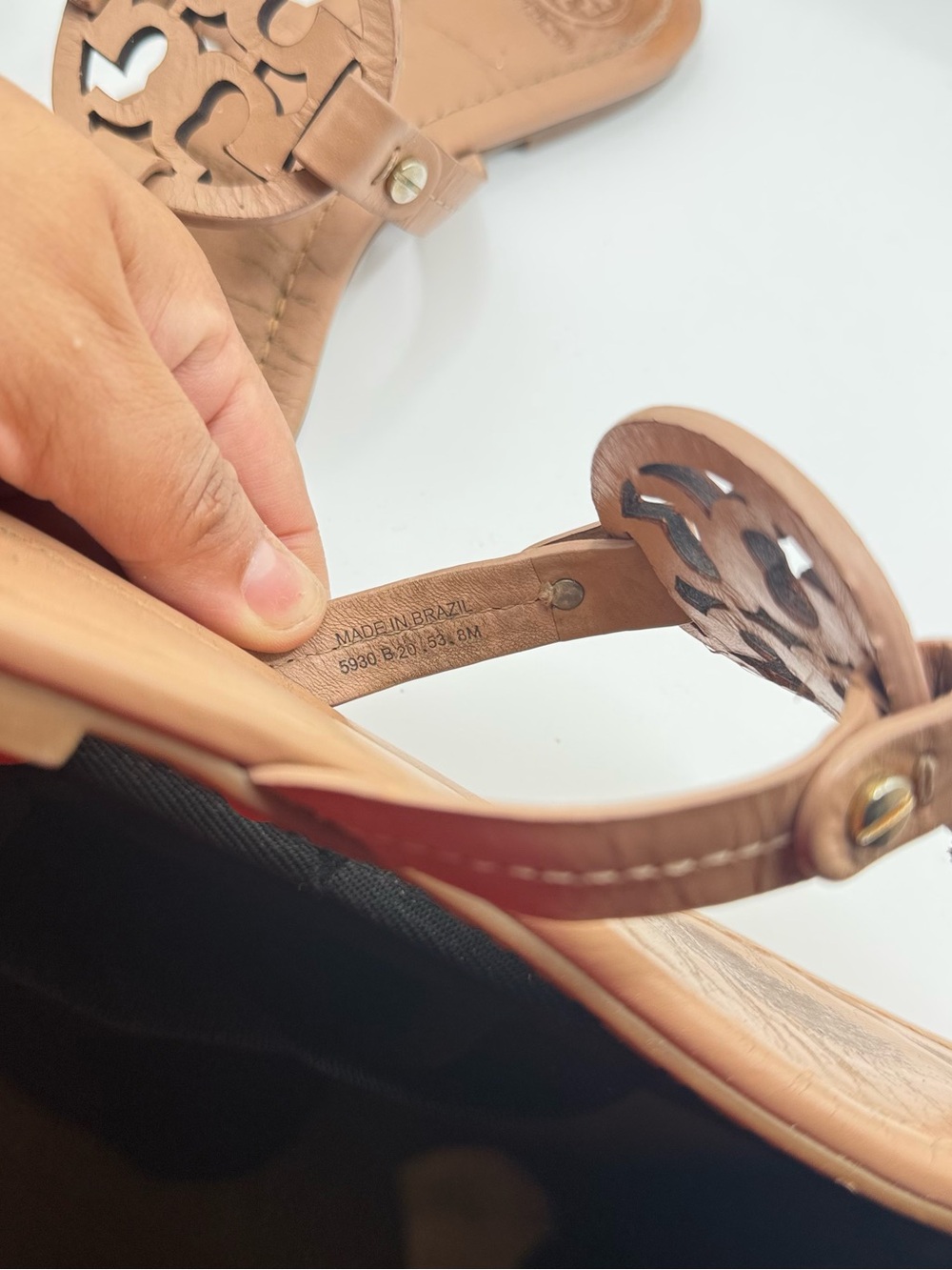 Tory Burch Leather Logo Thong Sandals in Tan - Picture 3 of 4